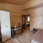 Садиба Леонтія Guest house