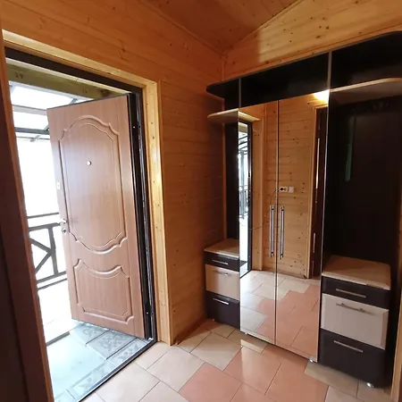Садиба Леонтія Guest house *