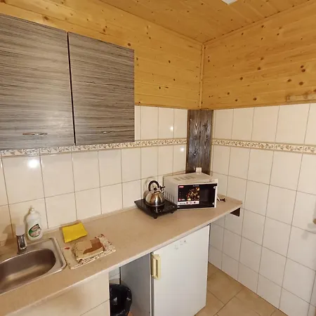 Садиба Леонтія Guest house *