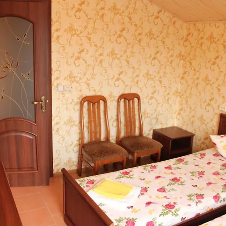 Садиба Леонтія Guest house *